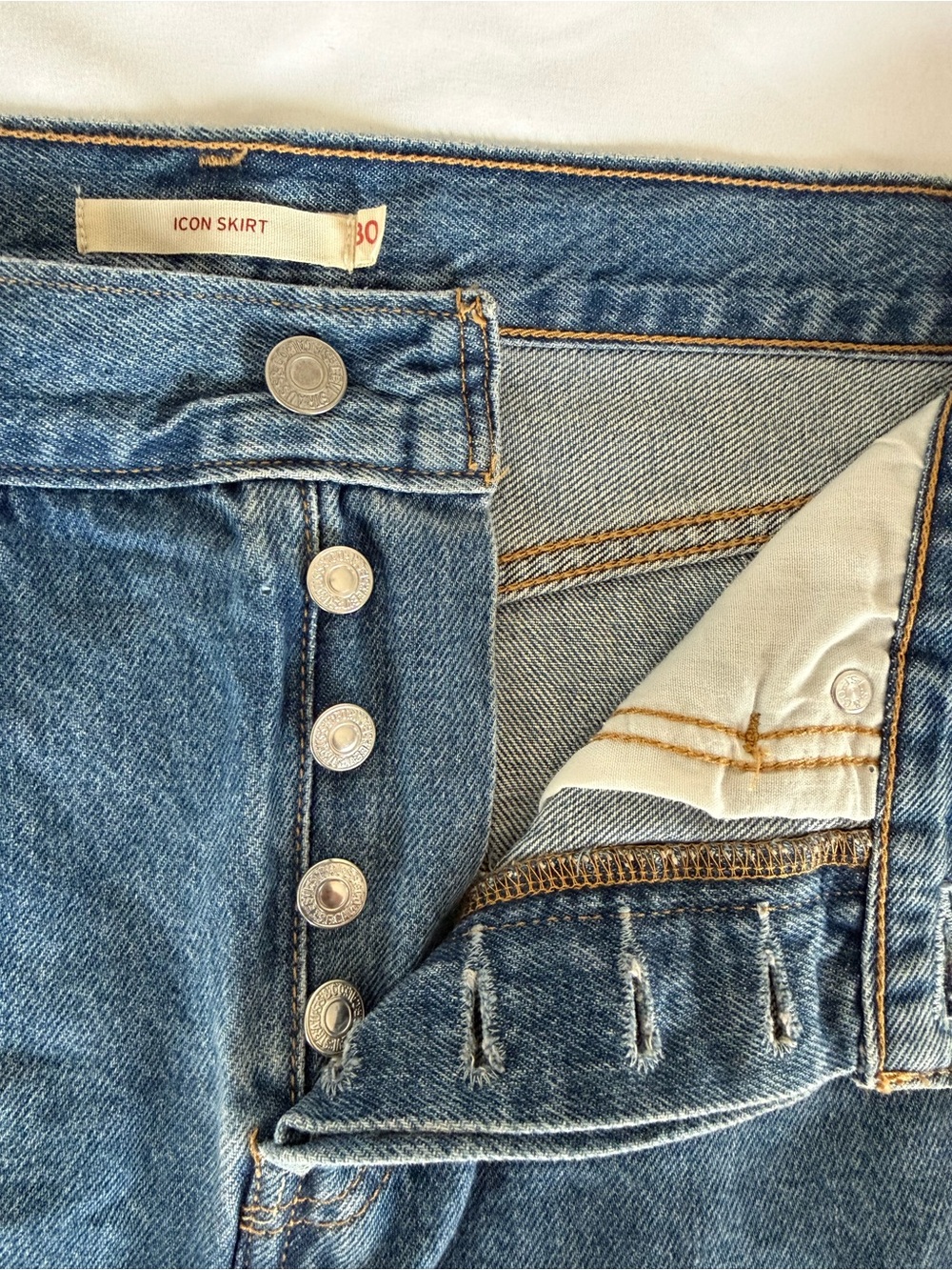 Levi’s Icon Skirt. 
Size 30 - Picture 4 of 8